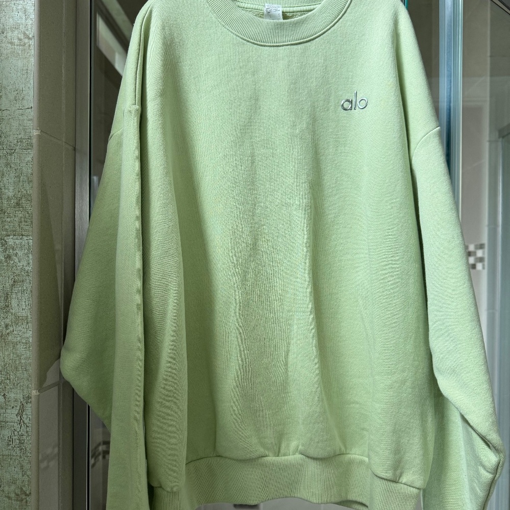 ALO Yoga Light Green Sweatshirt